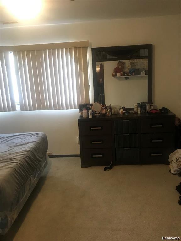 24261 Evergreen Road Southfield, MI 48075 - Photo 9 of 13 8AC630CD-4B6C-4C57-A8FF-976D0F19B28A.jpeg