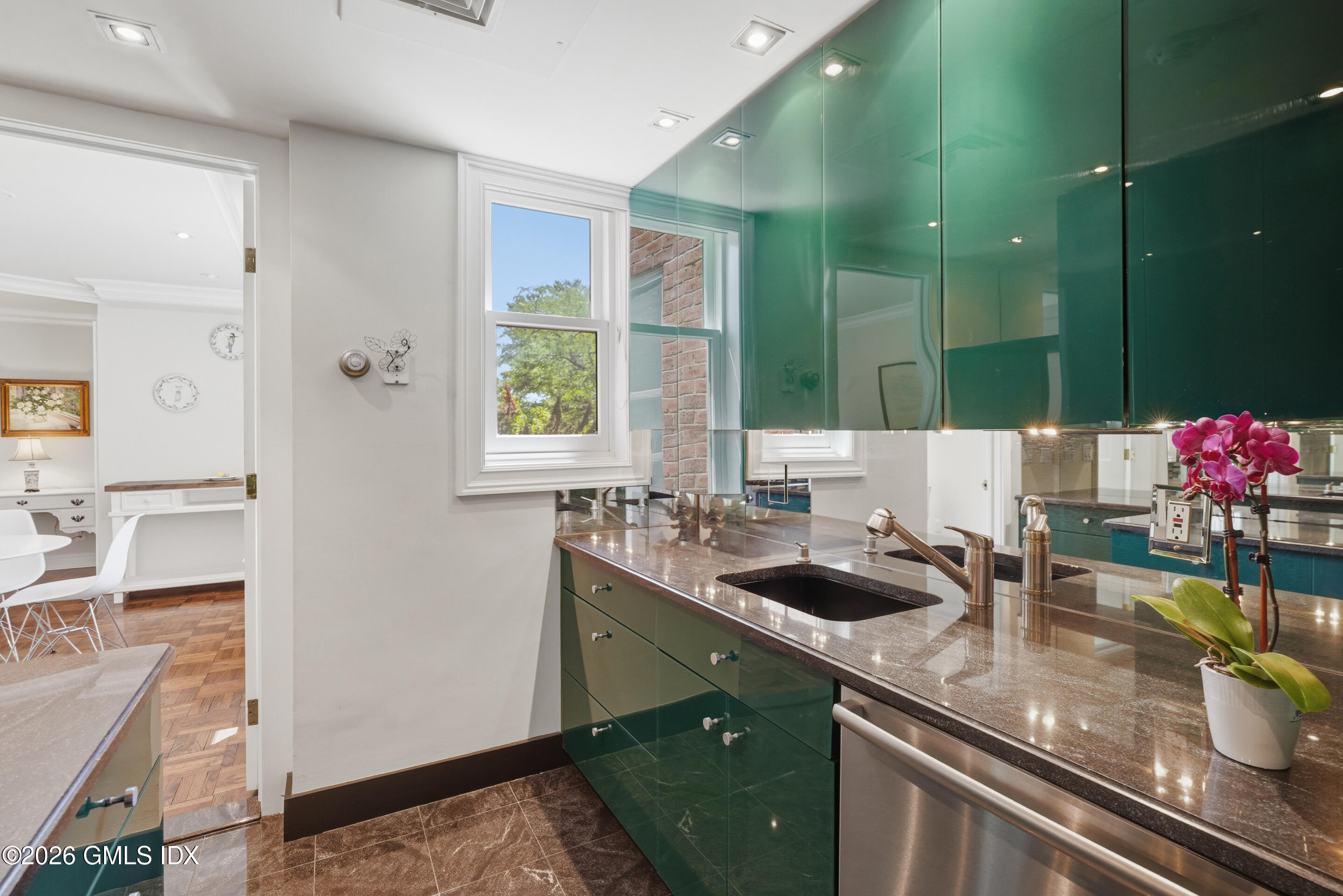 630 Steamboat Road, Unit 3E Greenwich, CT 06830 - Photo 18 of 24 kitchen
