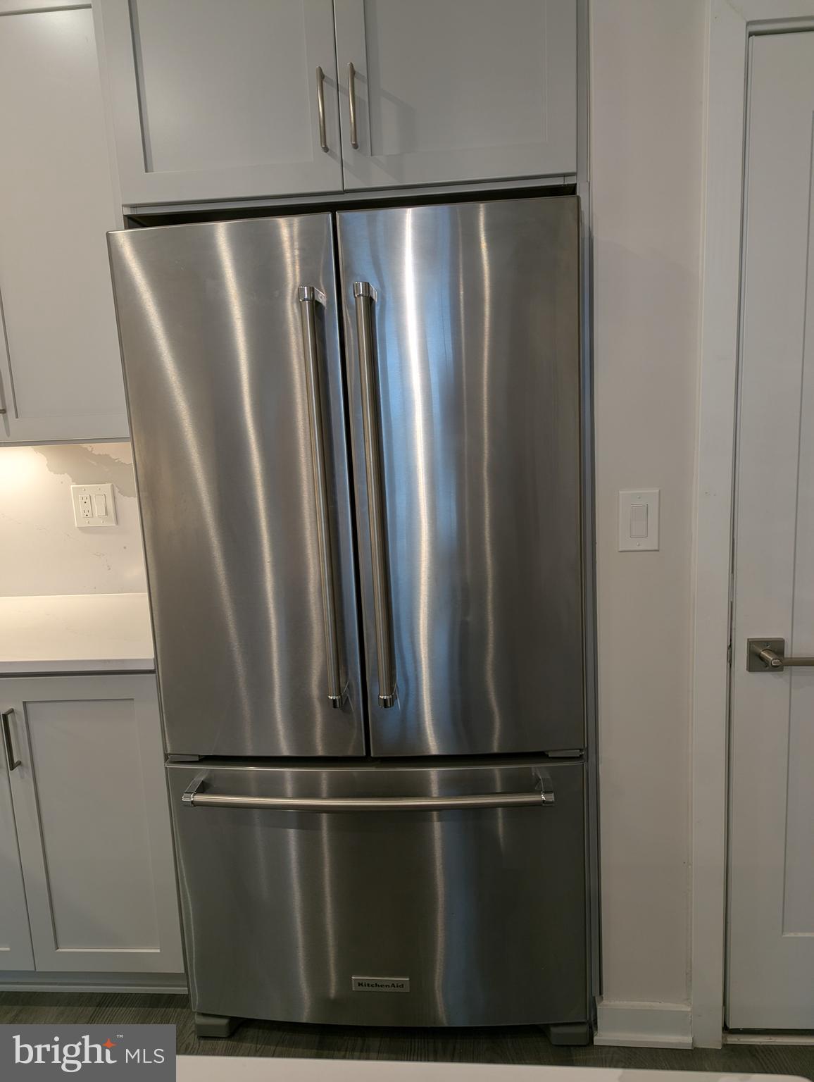 43541 Moorefield Boulevard Ashburn, VA 20148 - Photo 8 of 38 Refrigerator