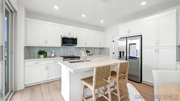 $699,900 | 323 Honeysuckle Way, Oceanside, CA 92057