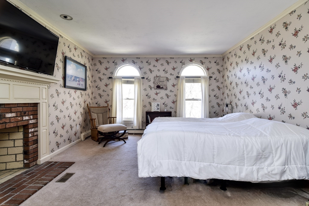 128 Upton Road Westborough, MA 01581 - Photo 14 of 23