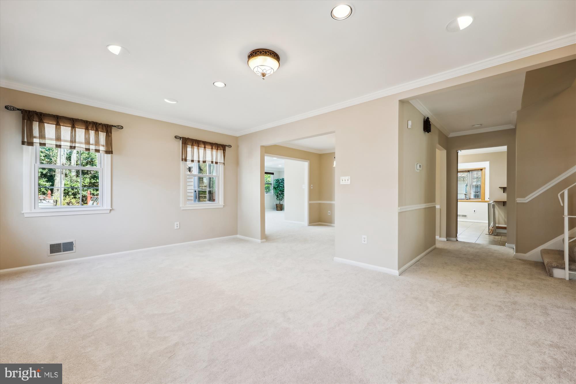 315 Summit Hall Road Gaithersburg, MD 20877 - Photo 21 of 76 Living Room