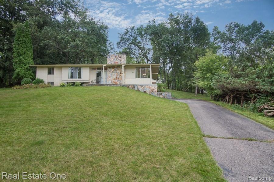 809 Brantford Road Rochester, MI 48306 - Photo 2 of 32 _OL_0002-Edit_Brantford_W001.jpg