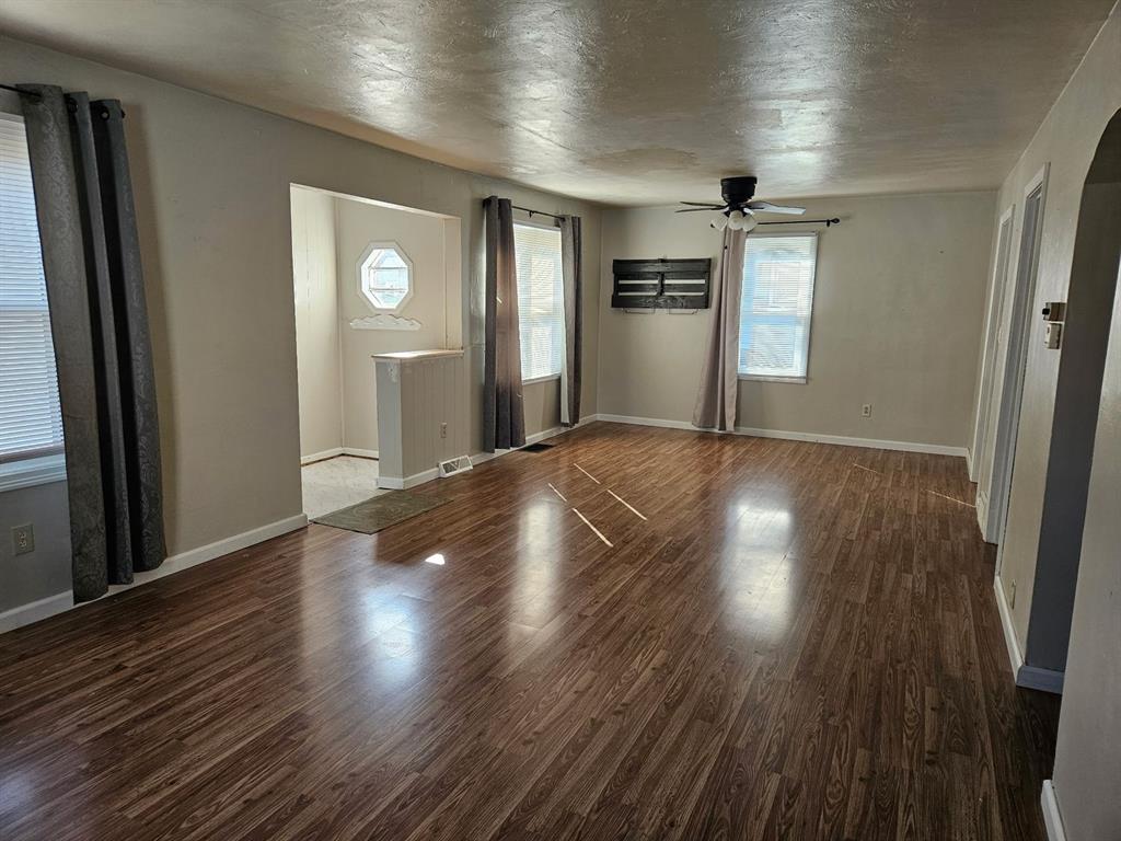 2918 Hudson Road Erie, PA 16508 - Photo 2 of 23