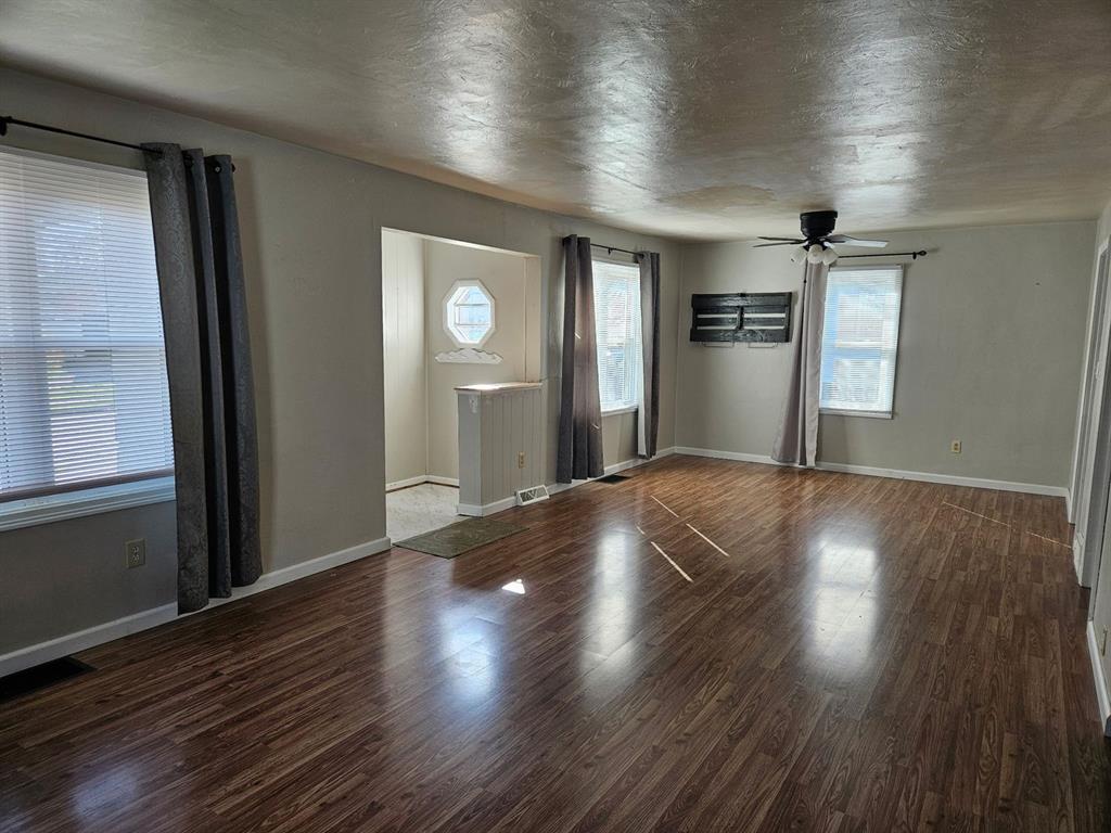 2918 Hudson Road Erie, PA 16508 - Photo 4 of 23