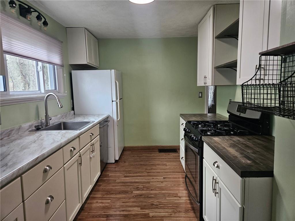 2918 Hudson Road Erie, PA 16508 - Photo 6 of 23