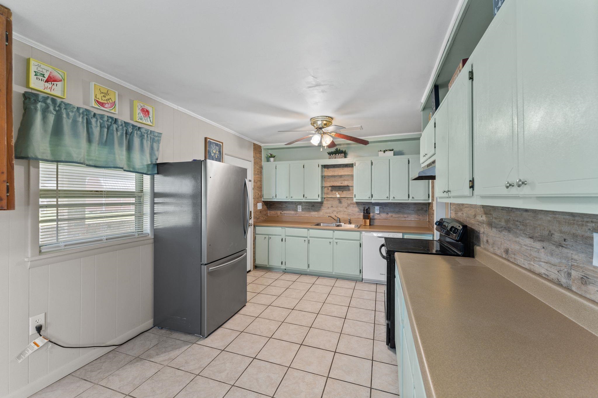 306 West Banyan Street Bay Minette, AL 36507 - Photo 11 of 34 Kitchen