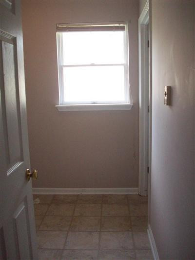 136 Robert Road Nicholasville, KY 40356 - Photo 5 of 19 Laundry room with adjointing full bath