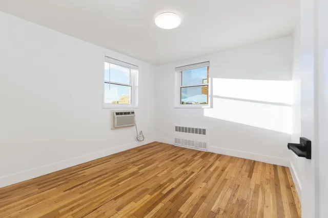 $699,000 | 525 Ocean Parkway, Unit 5K | Kensington