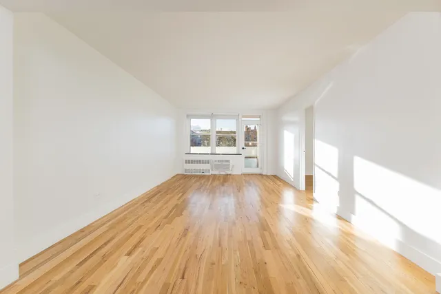 $699,000 | 525 Ocean Parkway, Unit 5K | Kensington