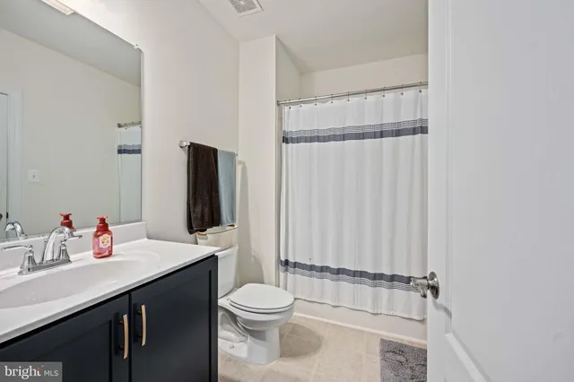 a view of backyard with garden