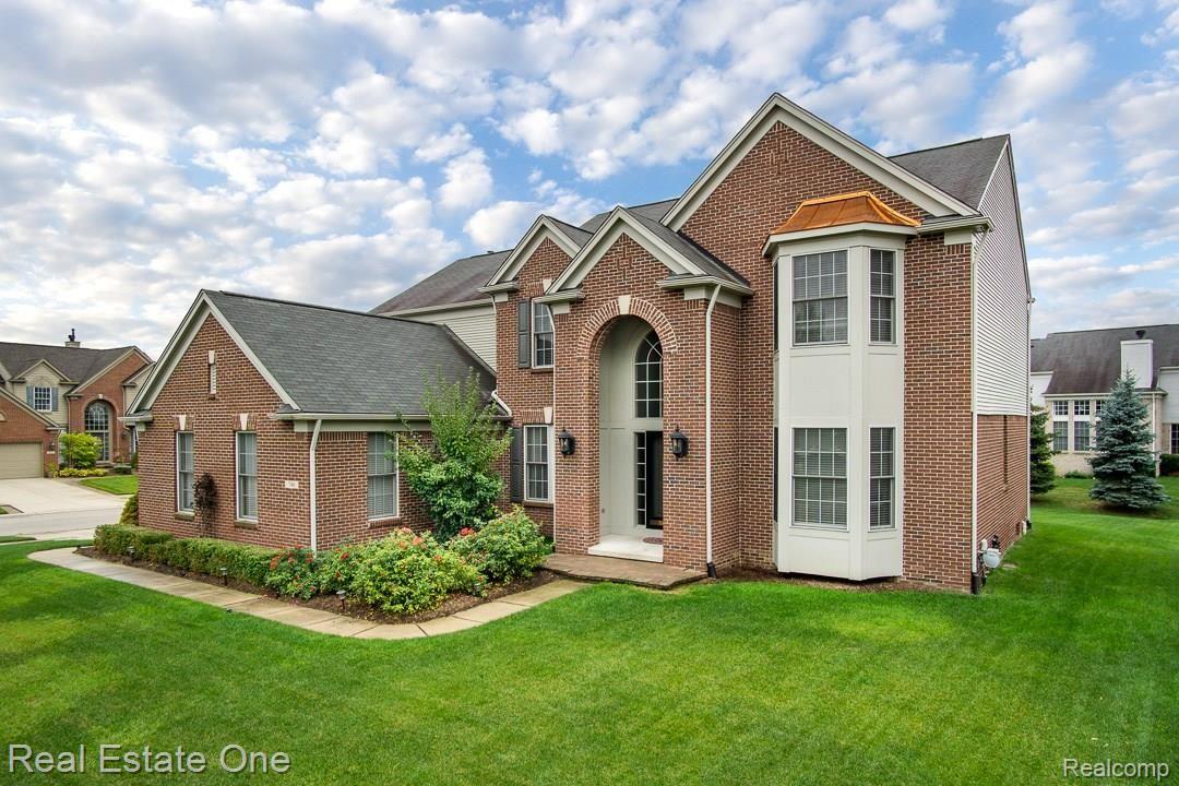 748 Windsong Drive Rochester, MI 48307 - Photo 2 of 43 748-Windsong-Ext-2.jpg