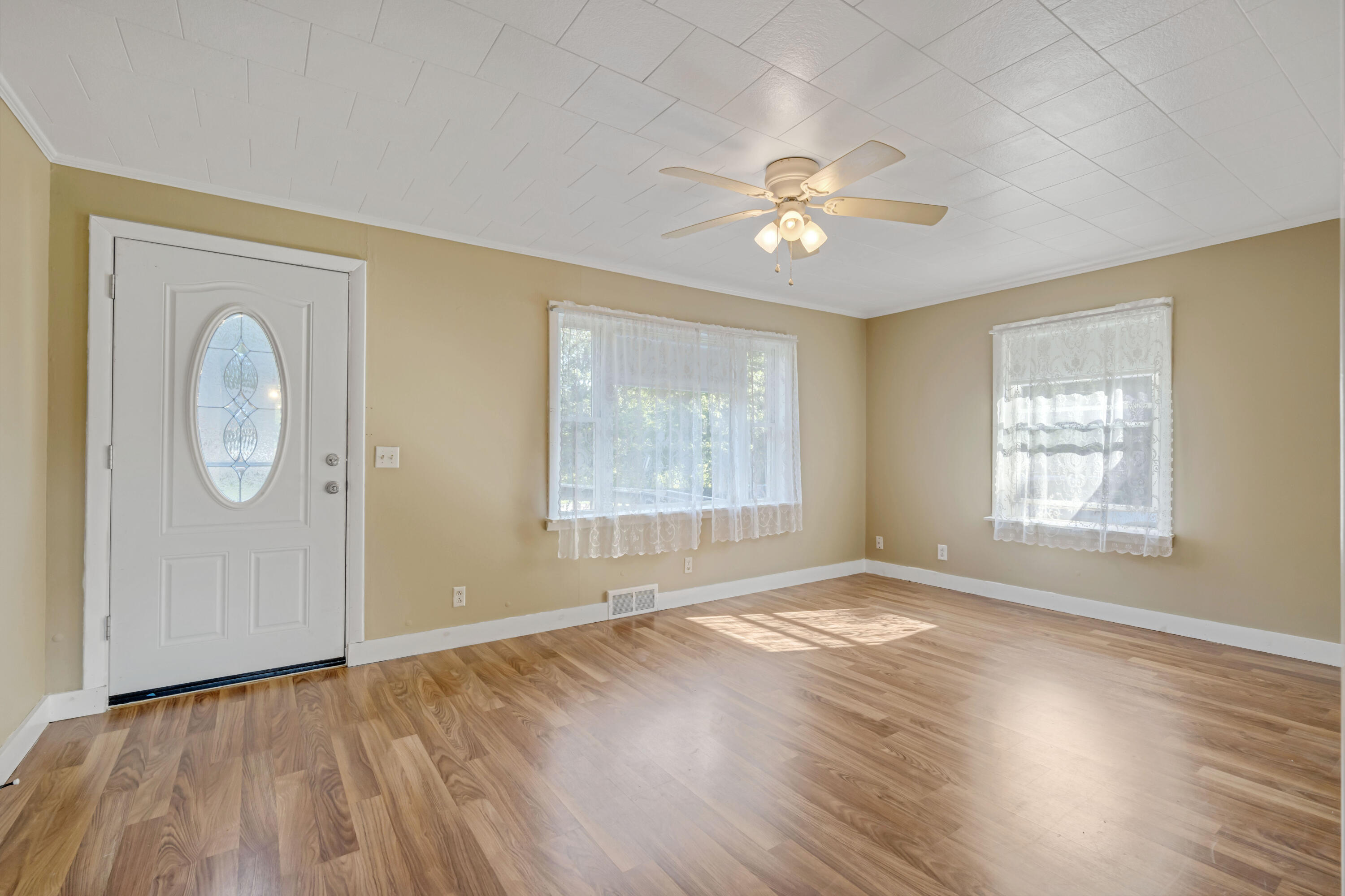 196 Stevens Mill Road Auburn, ME 04210 - Photo 4 of 49 Living Room