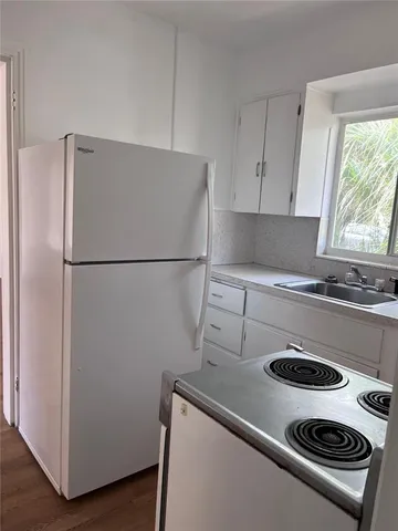 $1,200 | 3971 9th Avenue North, St. Petersburg, FL 33713