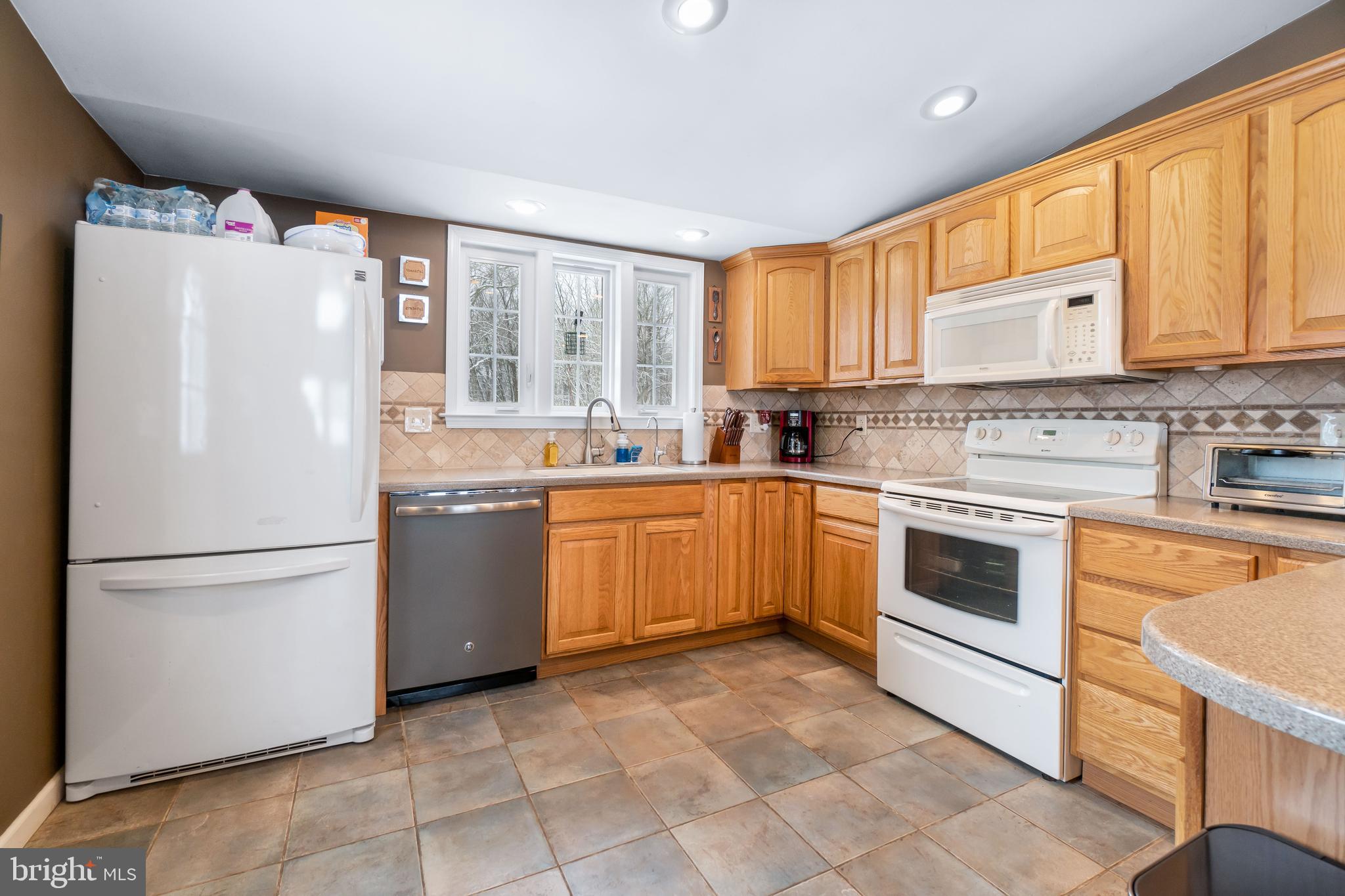 1243 Singerly Road Elkton, MD 21921 - Photo 6 of 22 Kitchen with lots of Cabinets