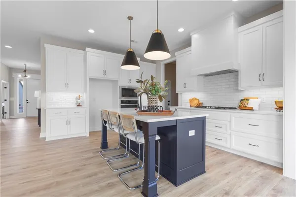 $619,990 | 1712 Southwest Arbormist Drive, Lee's Summit, MO 64082