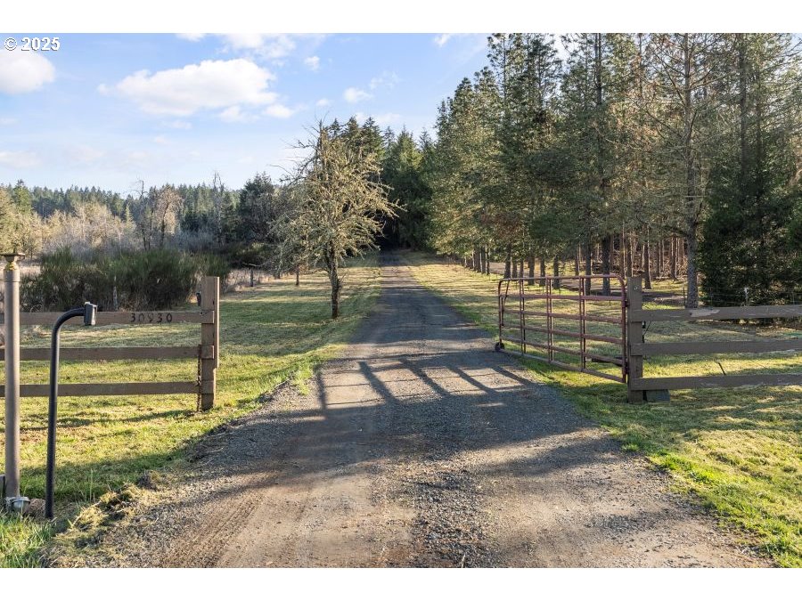30930 Camas Swale Road Creswell, OR 97426 - Photo 2 of 43 Gallery Image 2