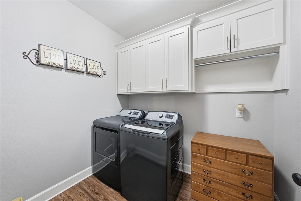7222 Neches Street Athens, TX 75752 - Photo 10 of 27 a utility room with dryer and washer
