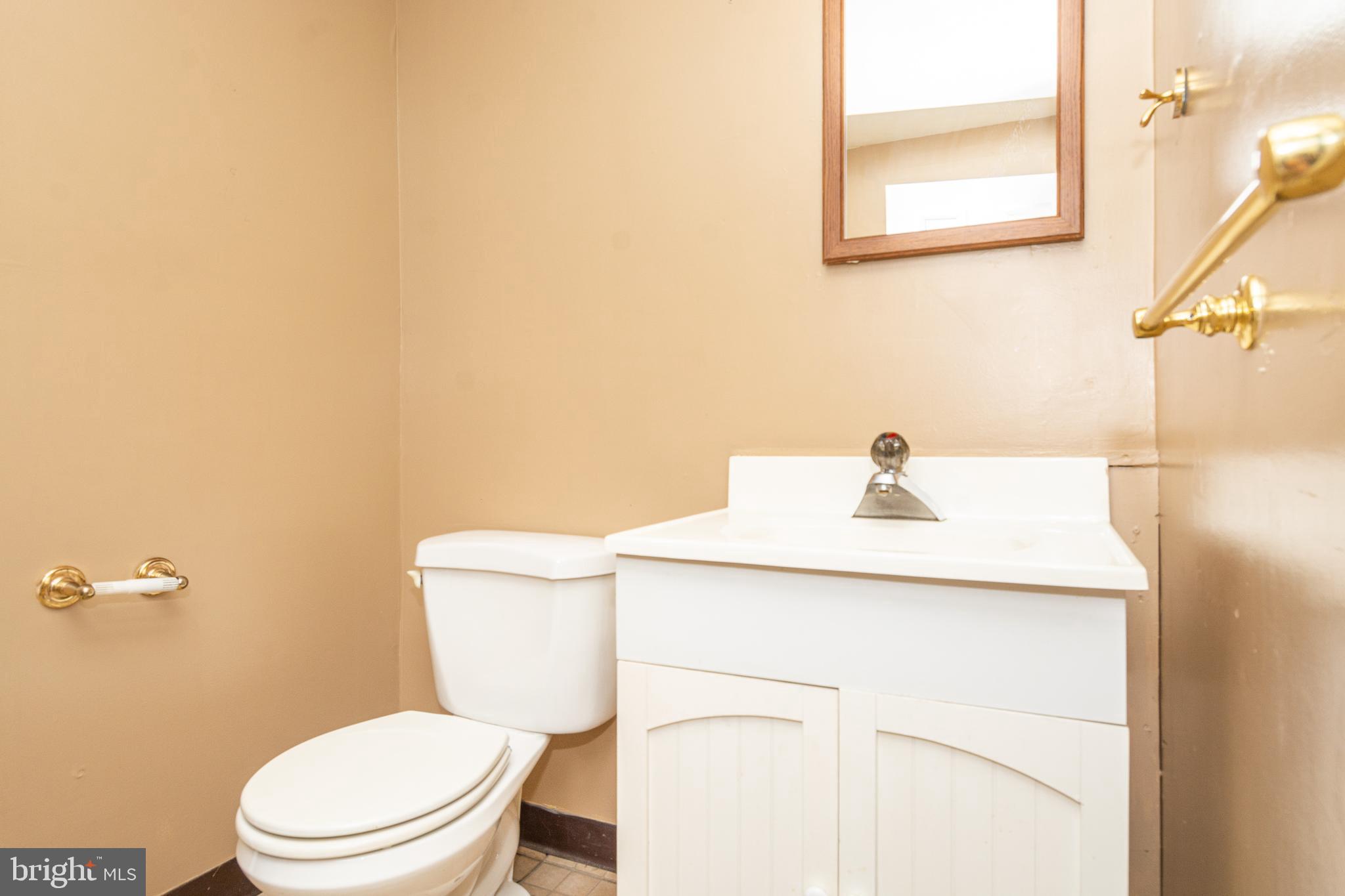2812 Georgetown Road Baltimore, MD 21230 - Photo 15 of 40 First Floor Half Bath