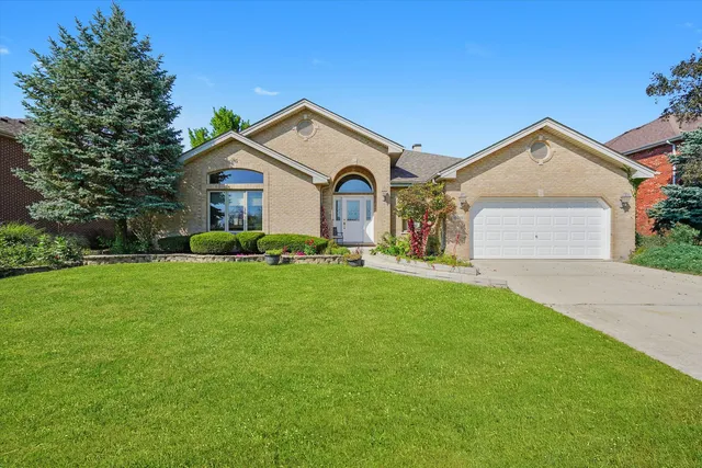 $649,000 | 10760 Ridgewood Drive, Palos Park, IL 60464