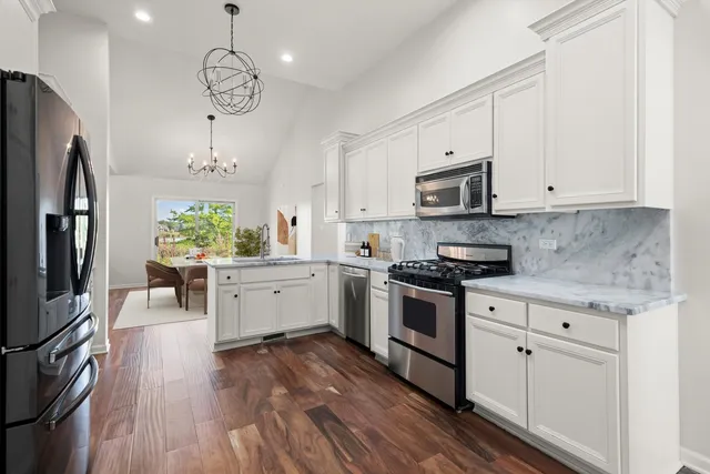 $649,000 | 10760 Ridgewood Drive, Palos Park, IL 60464