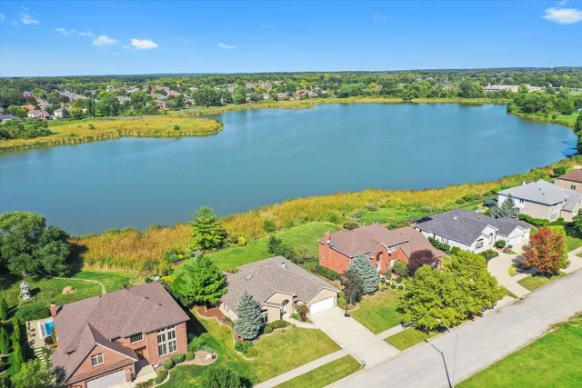 $649,000 | 10760 Ridgewood Drive, Palos Park, IL 60464