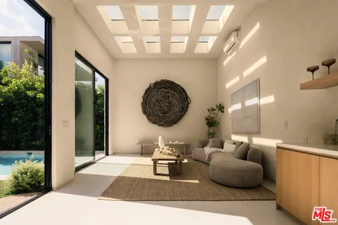 $4,695,000 | 515 North Martel Avenue, Los Angeles, CA 90036