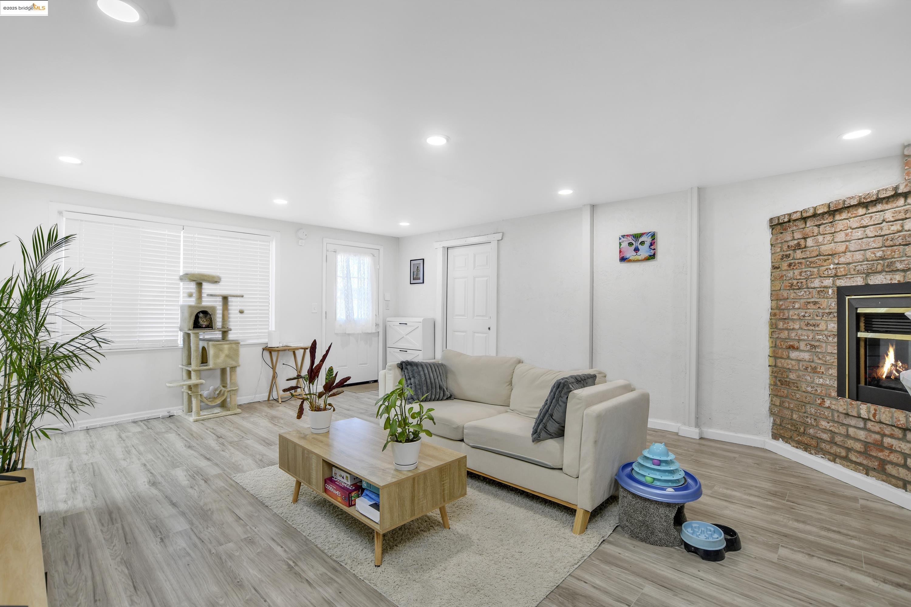 185 Evening Star Court Milpitas, CA 95035 - Photo 15 of 33 a living room with furniture and wooden floor