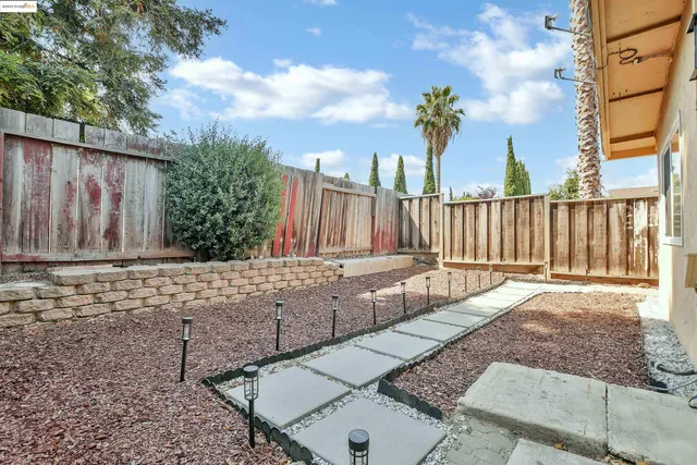 a view of a pathway of a house