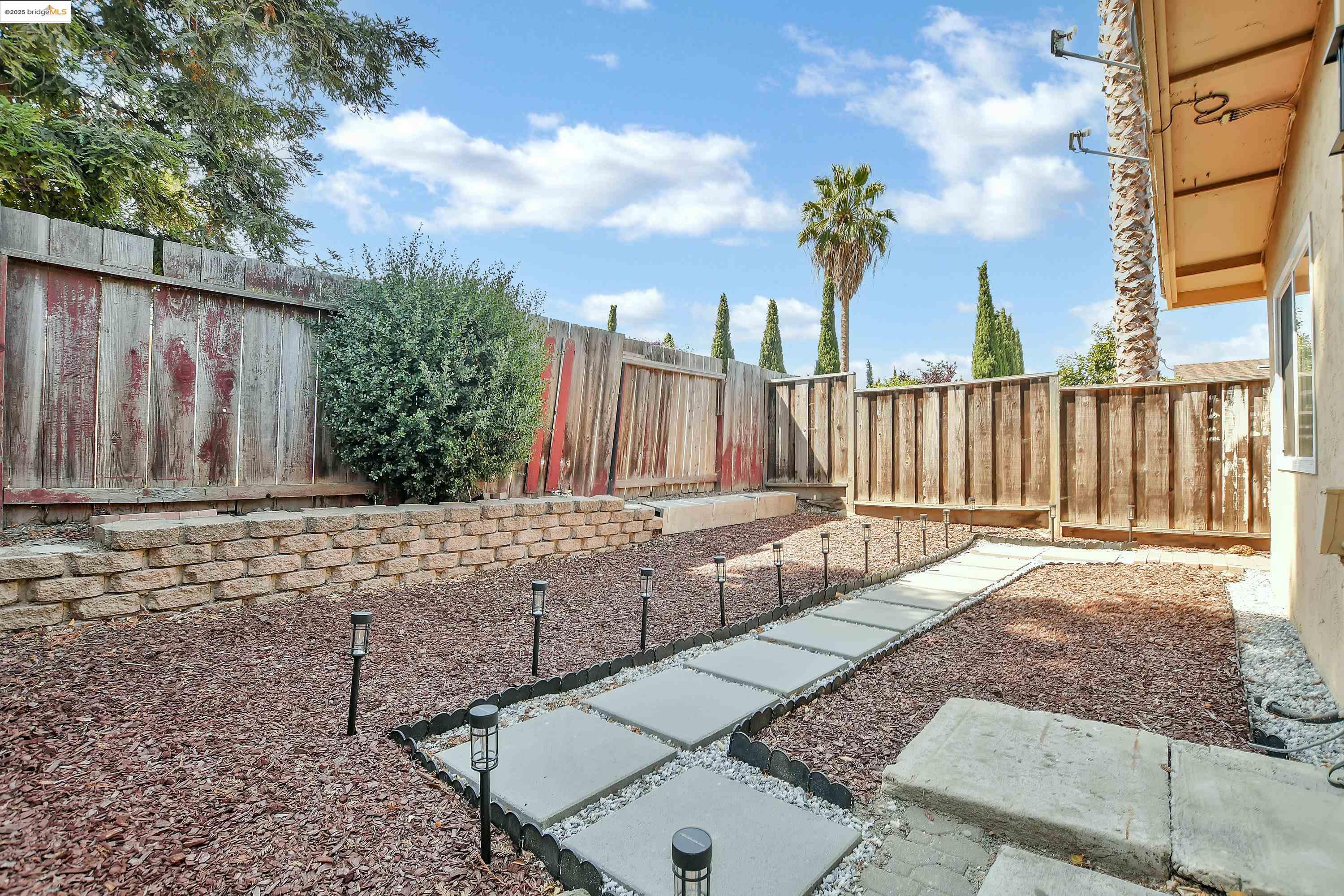 185 Evening Star Court Milpitas, CA 95035 - Photo 4 of 33 a view of a pathway of a house