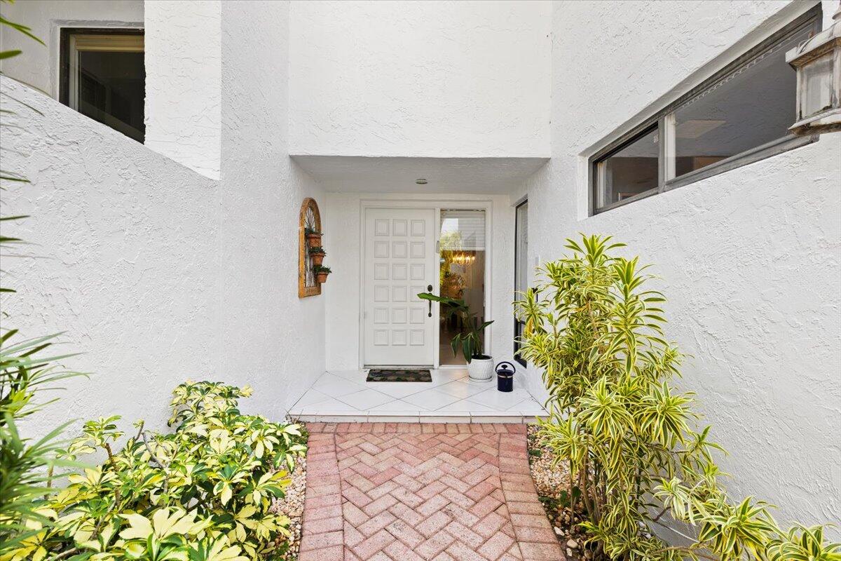 7338 Woodmont Court Boca Raton, FL 33434 - Photo 4 of 62 05-424A0454