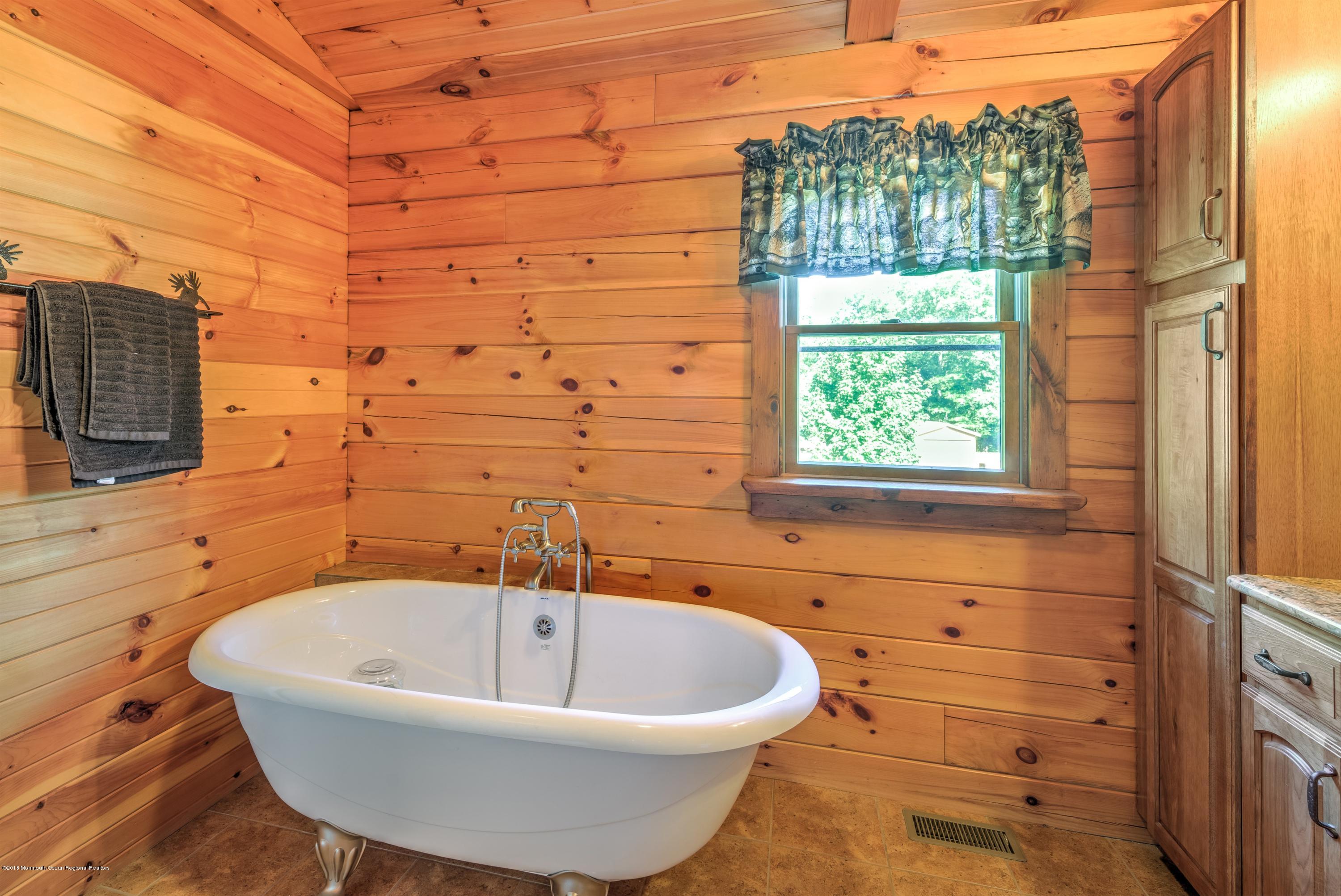 20 Brookside Road Clarksburg, NJ 08510 - Photo 17 of 38 017_MASTER BATHROOM
