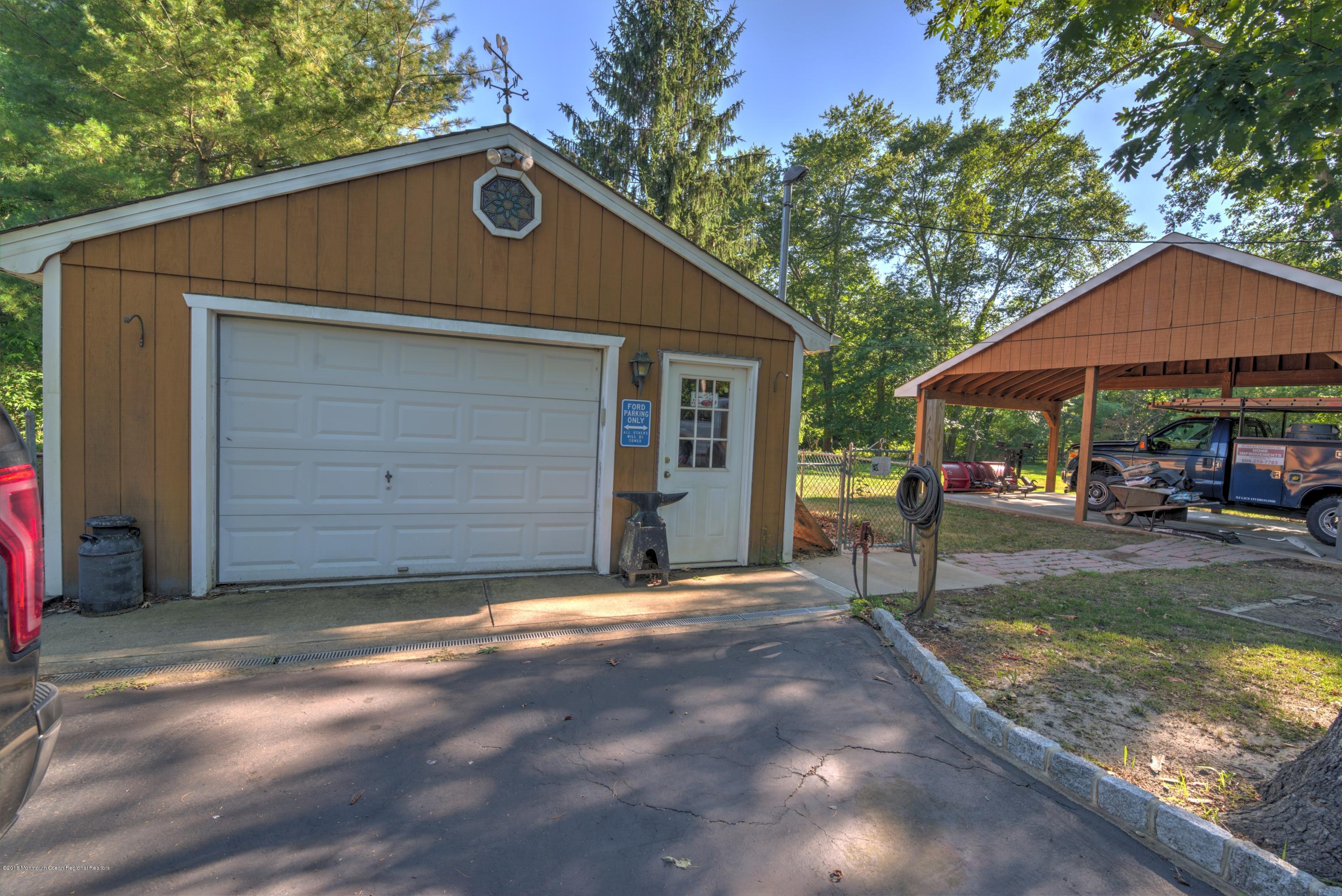 20 Brookside Road Clarksburg, NJ 08510 - Photo 28 of 38 028_GARAGE