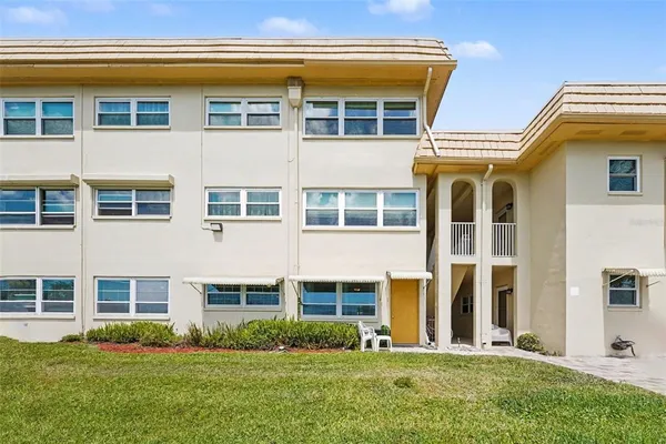 $249,900 | 3850 13th Avenue North, Unit 106, St. Petersburg, FL 33713