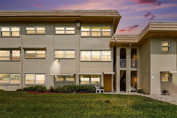 $249,900 | 3850 13th Avenue North, Unit 106, St. Petersburg, FL 33713