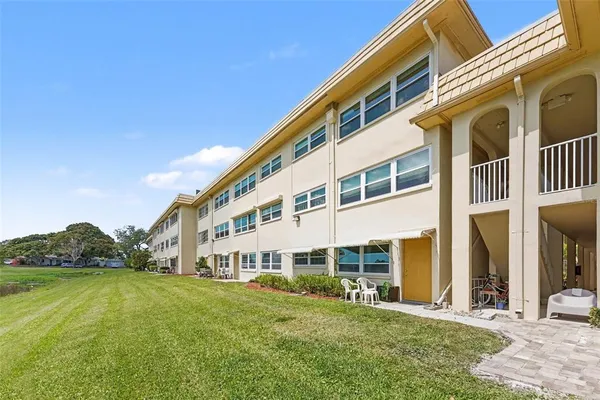 $249,900 | 3850 13th Avenue North, Unit 106, St. Petersburg, FL 33713