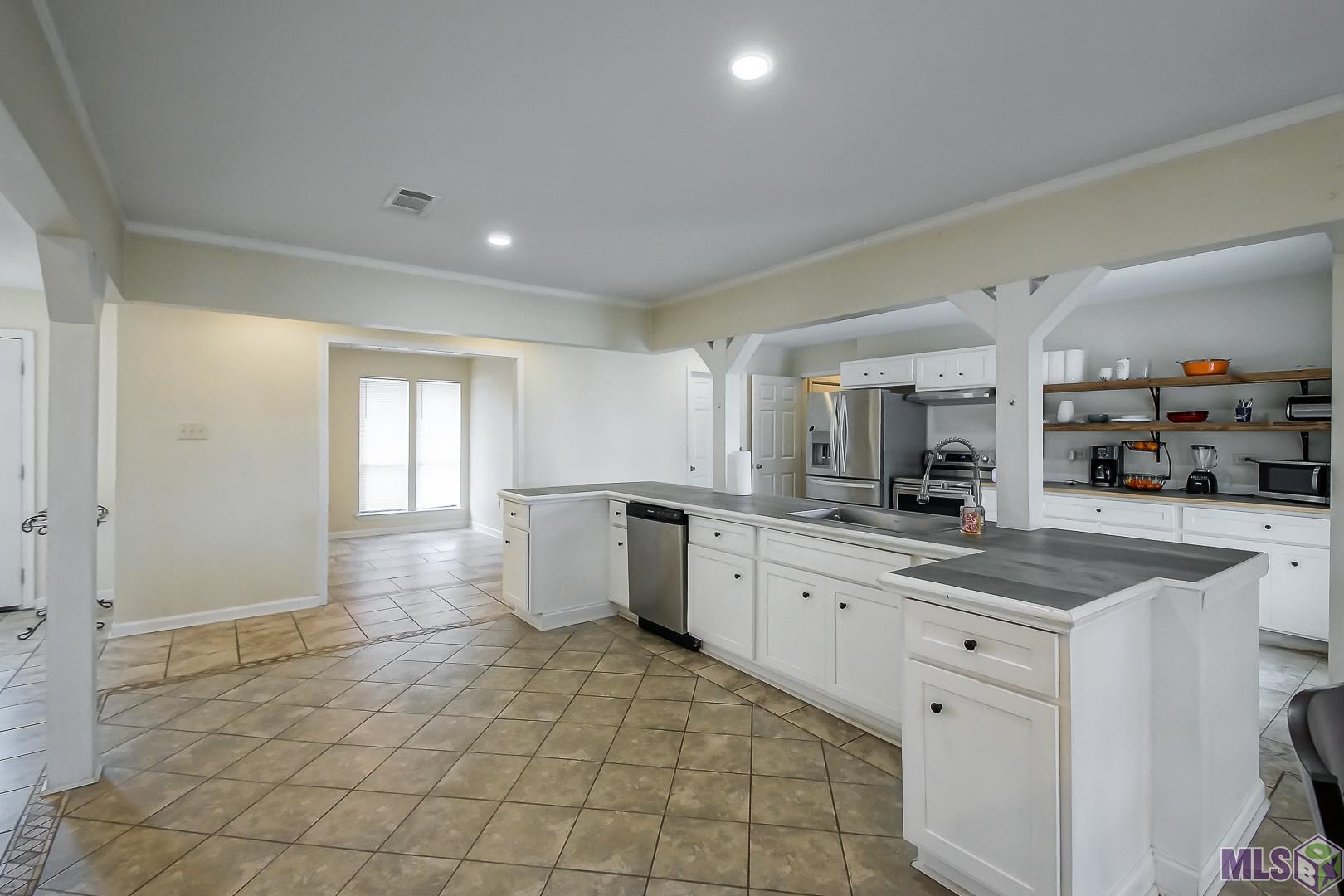 16323 Coliseum Avenue Baton Rouge, LA 70816 - Photo 2 of 22