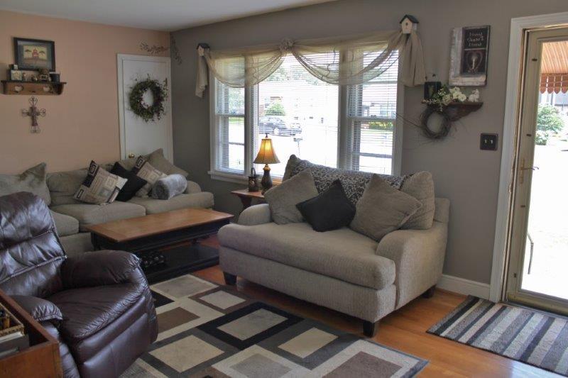 1645 Reece Road Salem, VA 24153 - Photo 4 of 45 Living Room