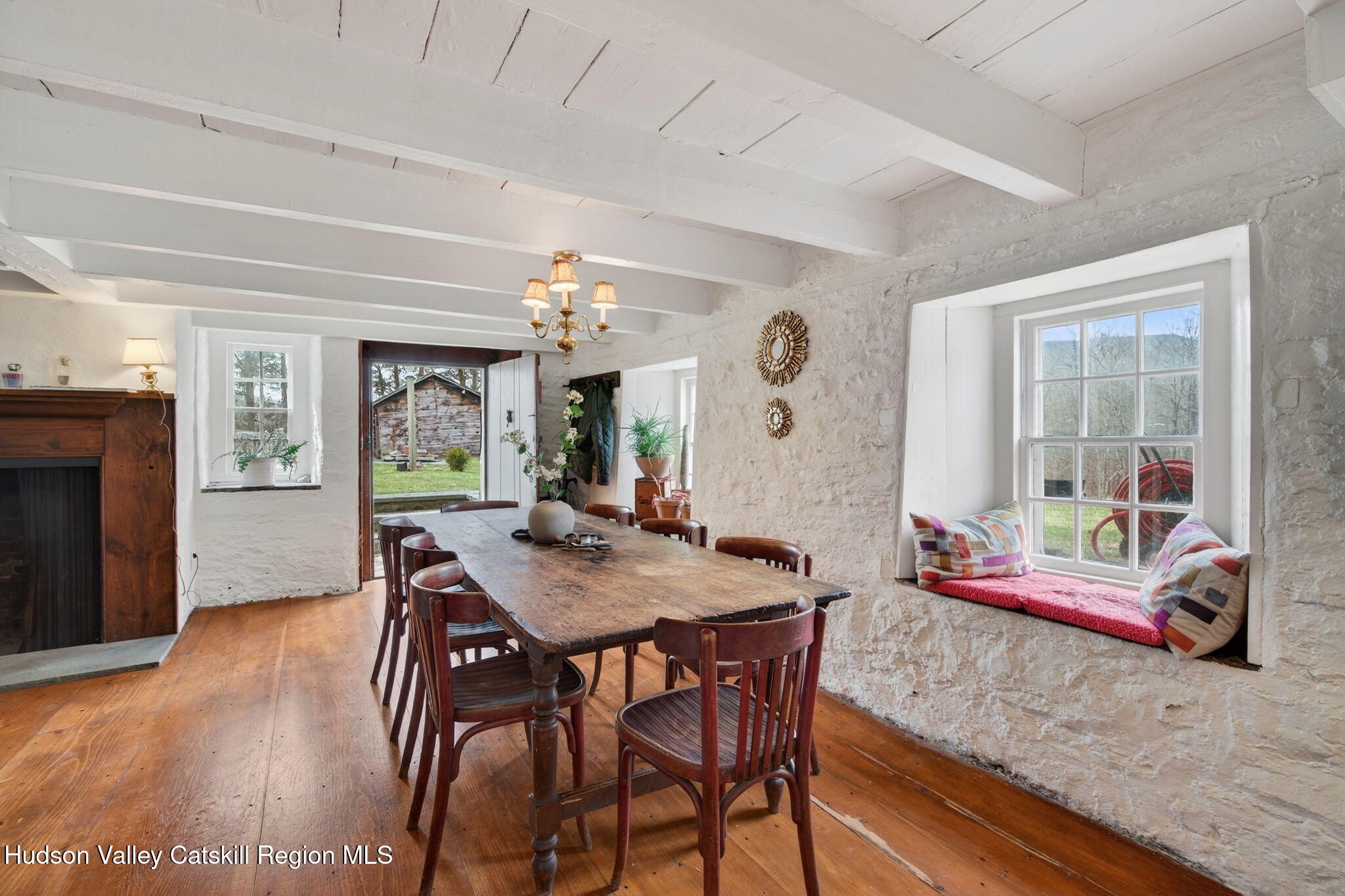 48 Oak Road Saugerties, NY 12477 - Photo 11 of 29 Dining table1