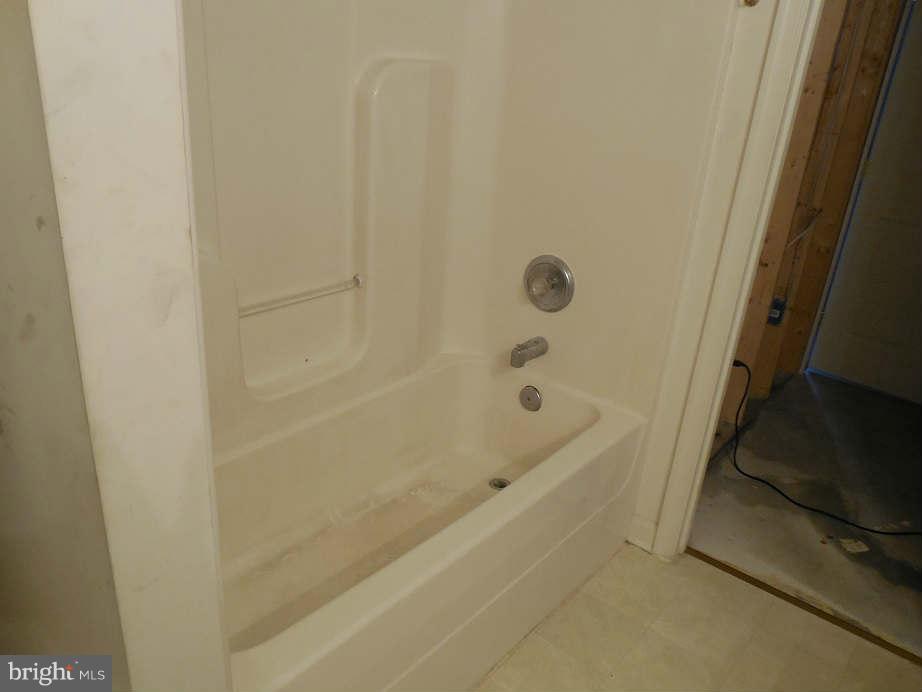 258 Cedar Ridge Drive Ruther Glen, VA 22546 - Photo 23 of 29 a bathroom with a bathtub