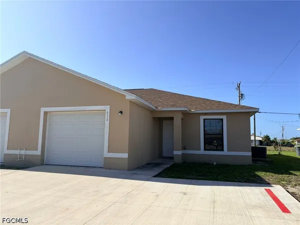 $1,600 | 828 Gleason Parkway, Cape Coral, FL 33914