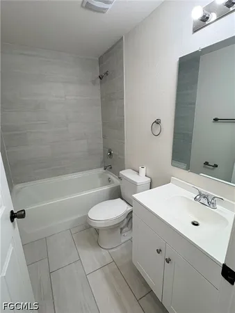 $1,600 | 828 Gleason Parkway, Cape Coral, FL 33914