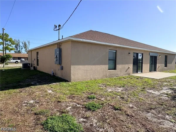 $1,600 | 828 Gleason Parkway, Cape Coral, FL 33914