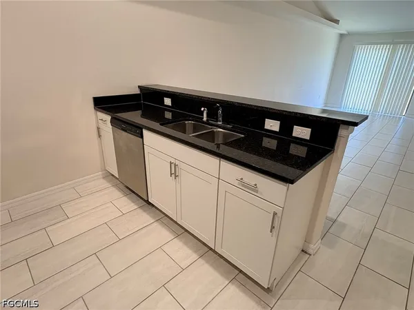 $1,600 | 828 Gleason Parkway, Cape Coral, FL 33914