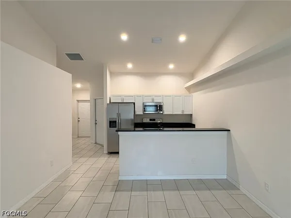 $1,600 | 828 Gleason Parkway, Cape Coral, FL 33914