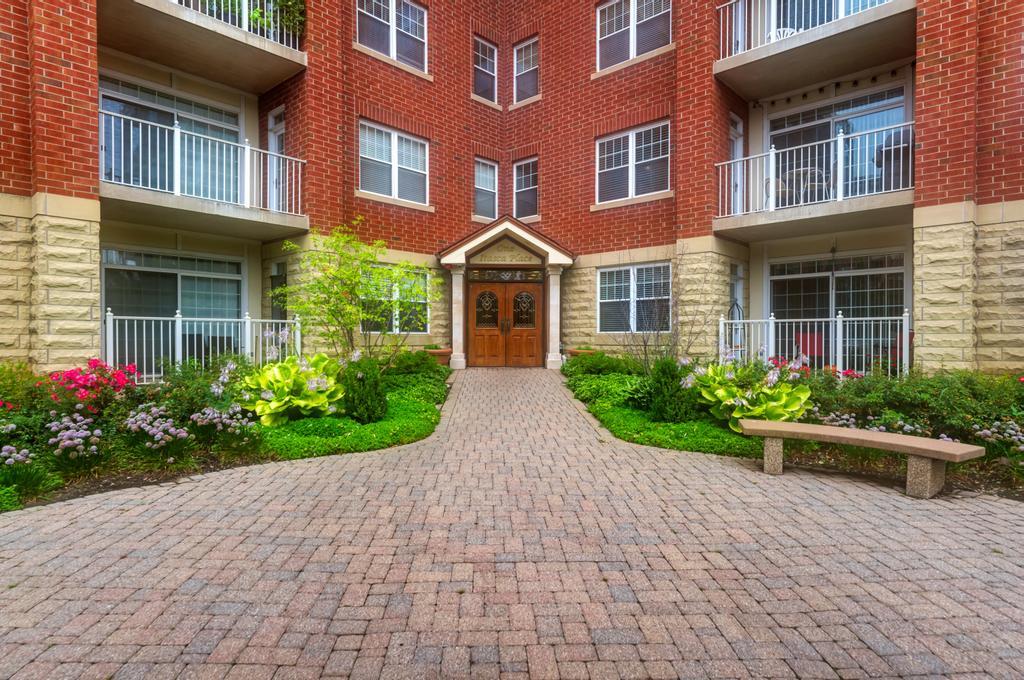 1 Itasca Place, Unit 211 Addison, IL 60143 - Photo 3 of 28 Gallery Image 3