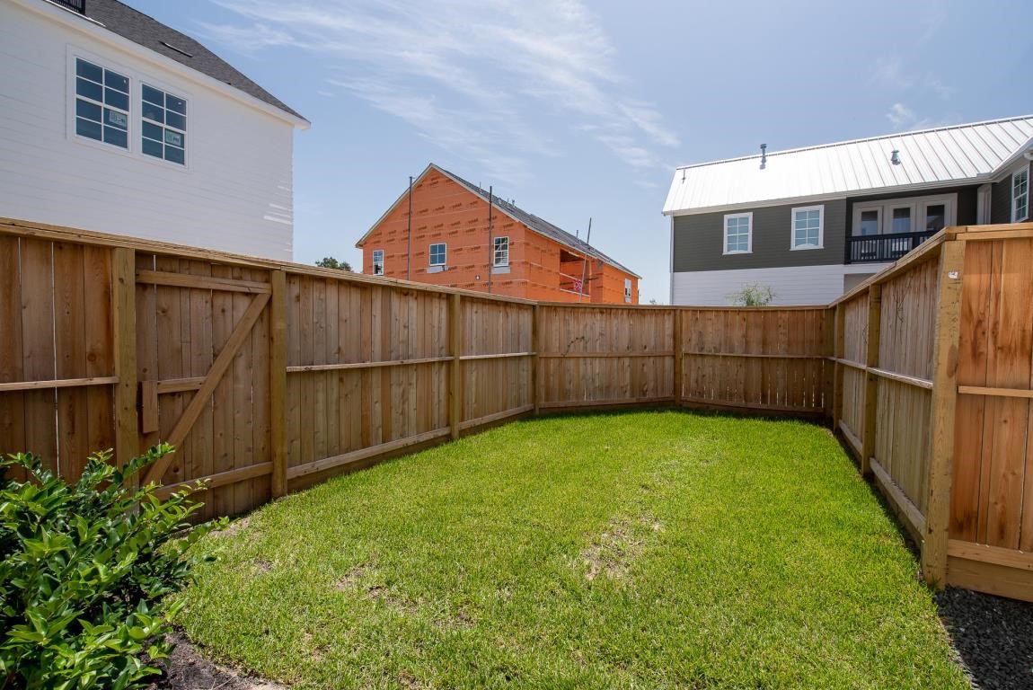 5302 South Capitol Street Houston, TX 77023 - Photo 3 of 10 Similar yard, it is "L" shaped.