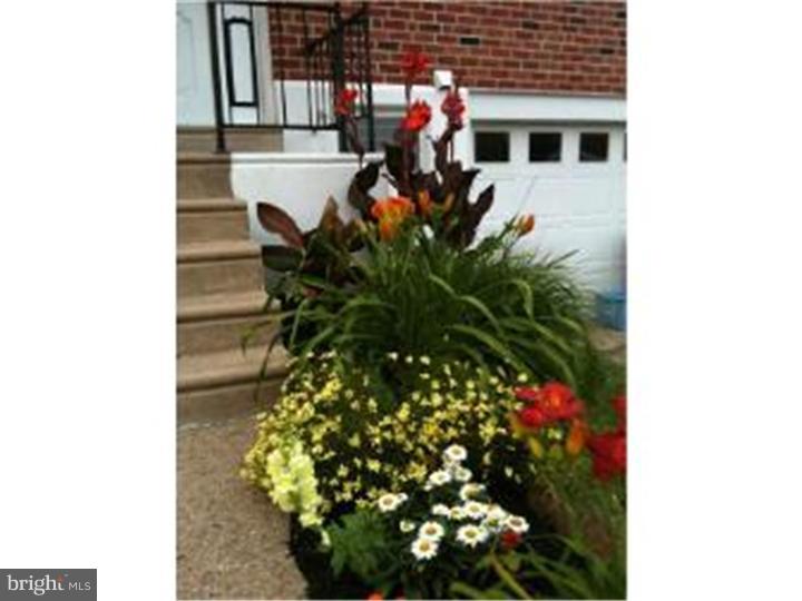 12642 Medford Road Philadelphia, PA 19154 - Photo 2 of 25