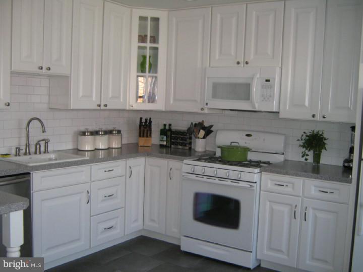 12642 Medford Road Philadelphia, PA 19154 - Photo 11 of 25