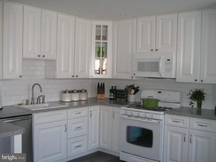 12642 Medford Road Philadelphia, PA 19154 - Photo 10 of 25